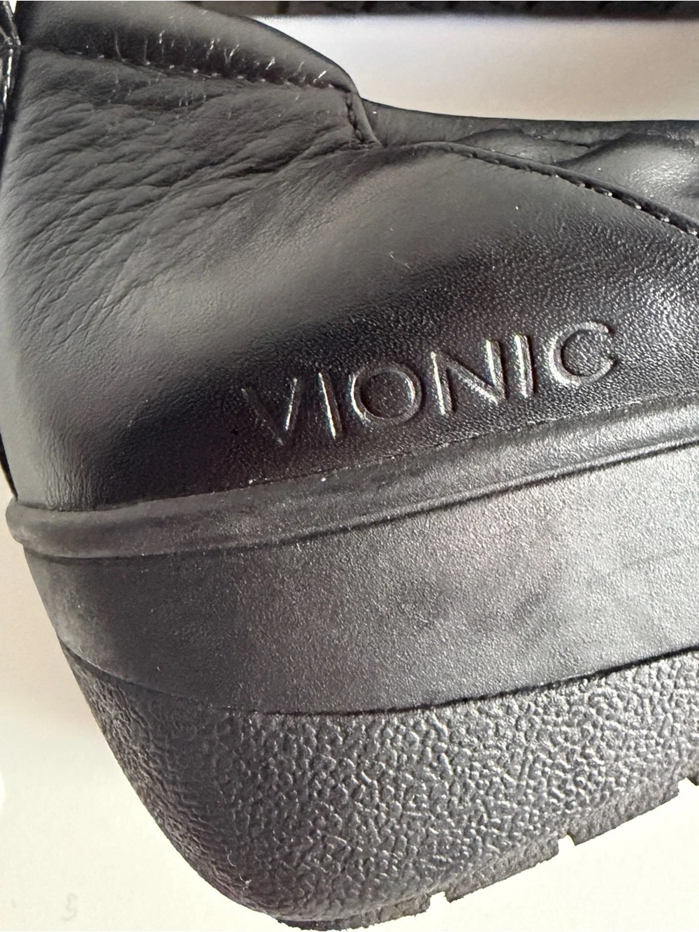 EUC Vionic Black “Jacey” Slip On Wedge Short Heel Round Toe sz 8 supportive